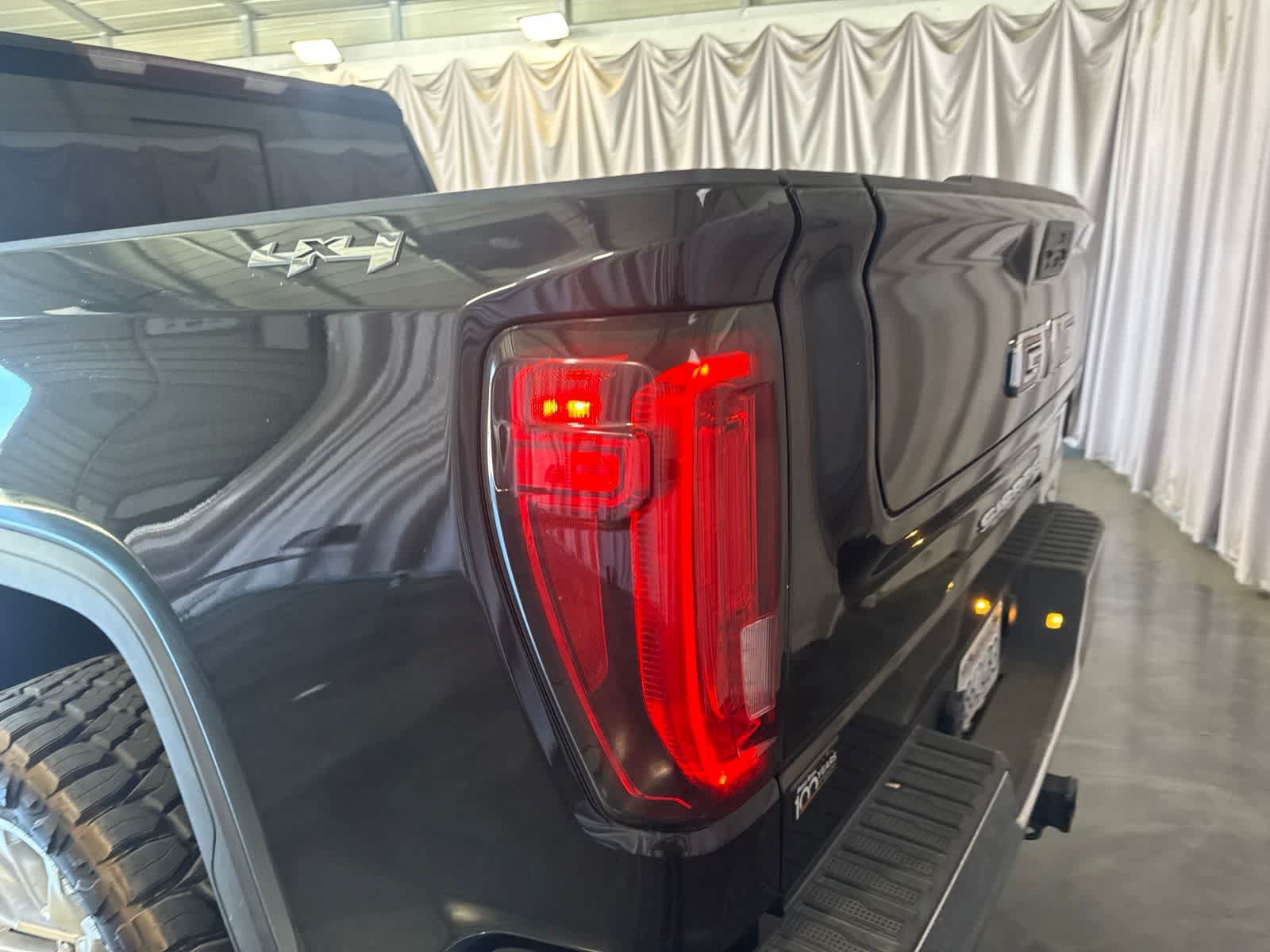 Used 2020 GMC Sierra 1500 SLT w/ SLT Premium Package AWD/4WD image 14