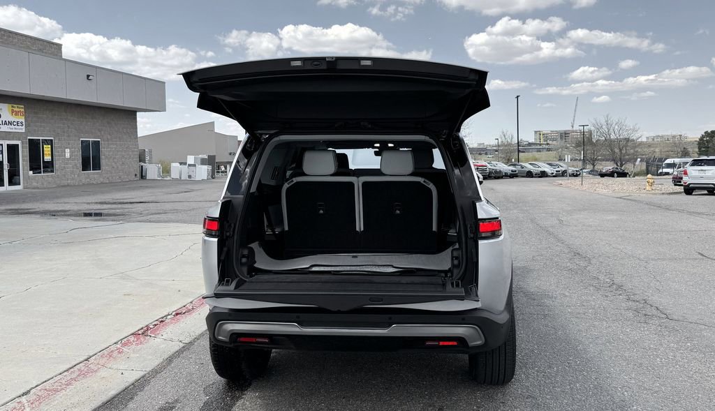 Used 2024 Rivian R1S Adventure AWD/4WD image 9
