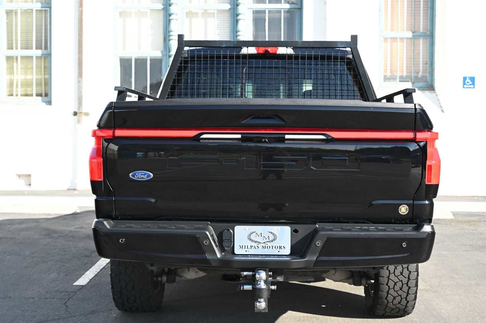 Used 2022 Ford F150 Lightning Lariat image 4