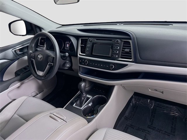 Certified 2019 Toyota Highlander LE image 28