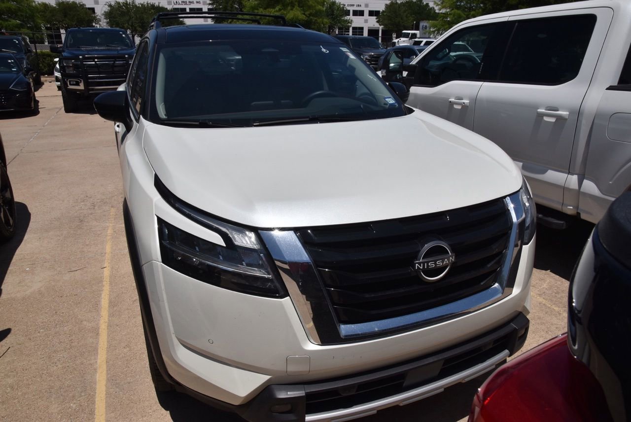 Used 2023 Nissan Pathfinder Platinum AWD/4WD image 3