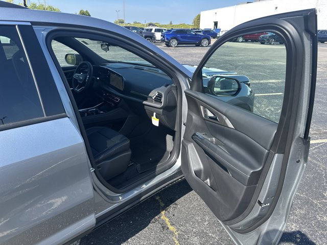 New 2025 Chevrolet Traverse LT w/ Sun and Wheel Package image 31