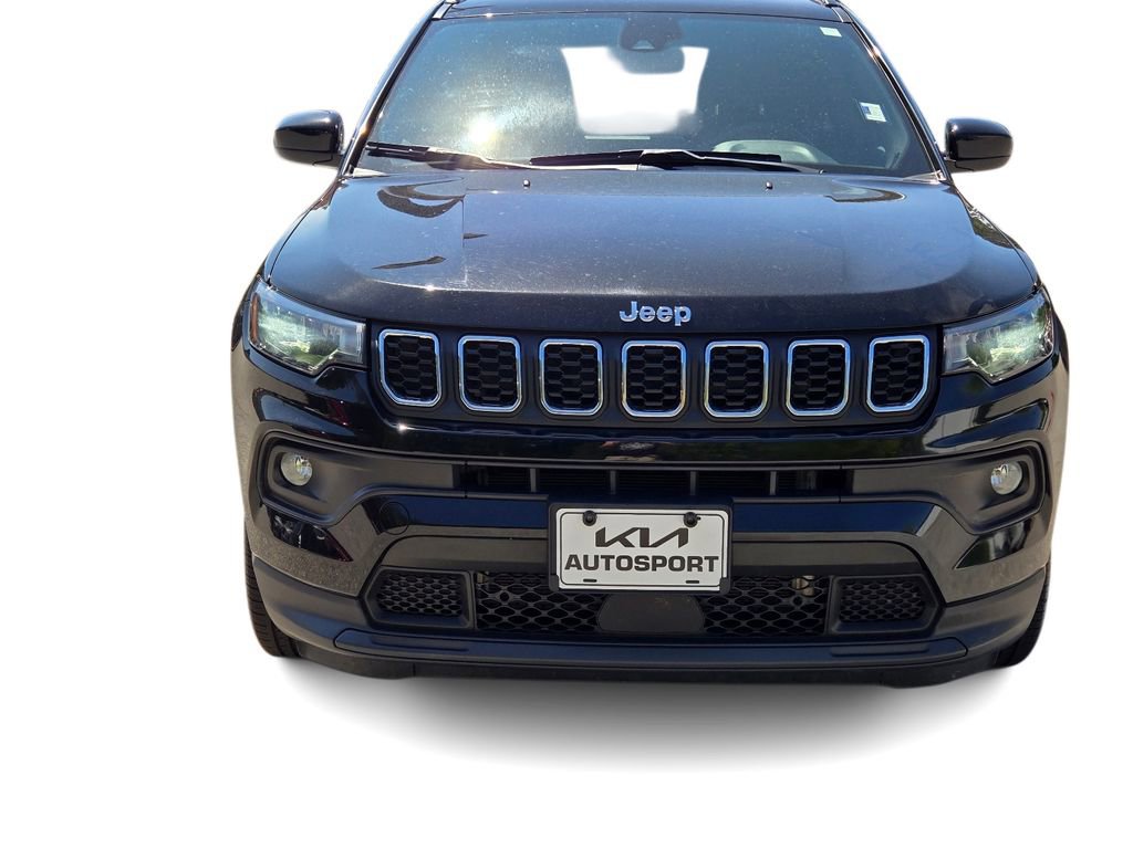 Used 2024 Jeep Compass Latitude AWD/4WD image 2