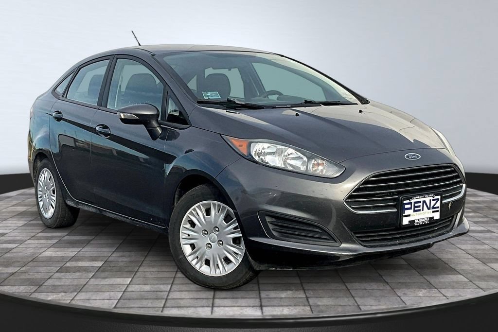 Used 2015 Ford Fiesta SE w/ Comfort Package FWD image 3