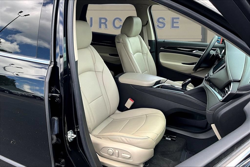 Used 2020 Buick Enclave Essence w/ Sound and Sites Package FWD image 31