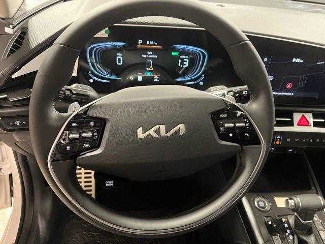 New 2025 Kia Niro EX Touring image 14