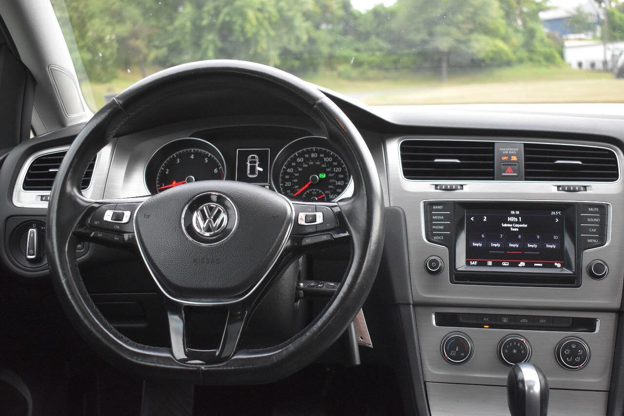 Used 2015 Volkswagen Golf S image 19