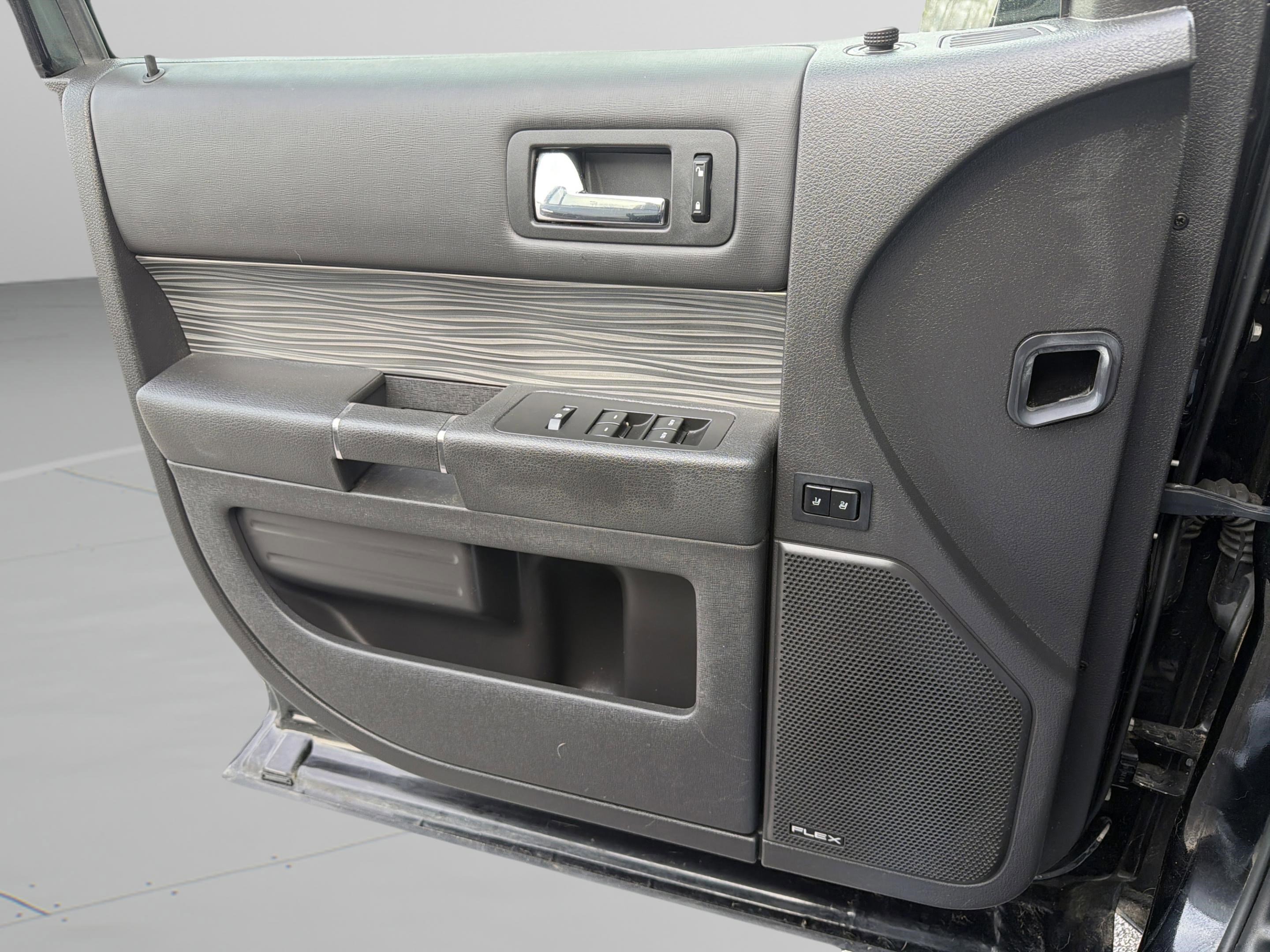 Used 2018 Ford Flex Limited w/ Limited Appearance Package image 28