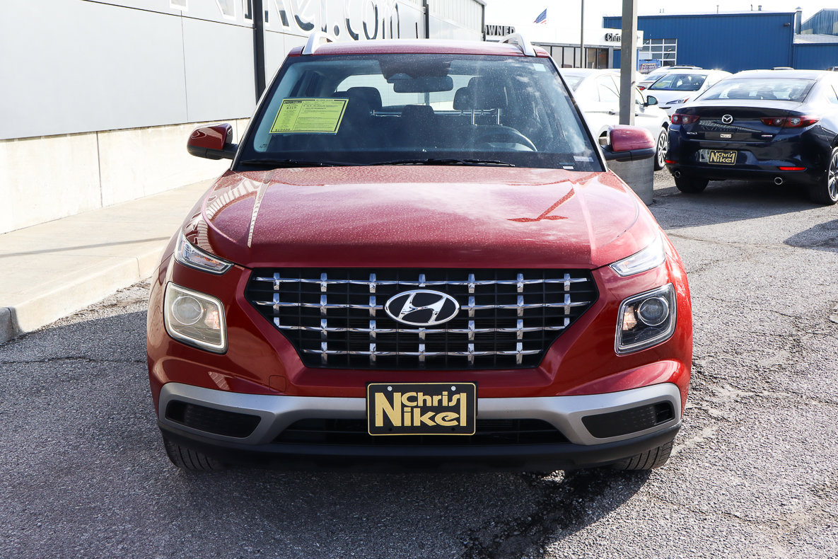 Used 2025 Hyundai Venue SEL image 2