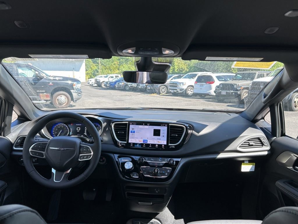 New 2026 Chrysler Voyager LX image 13