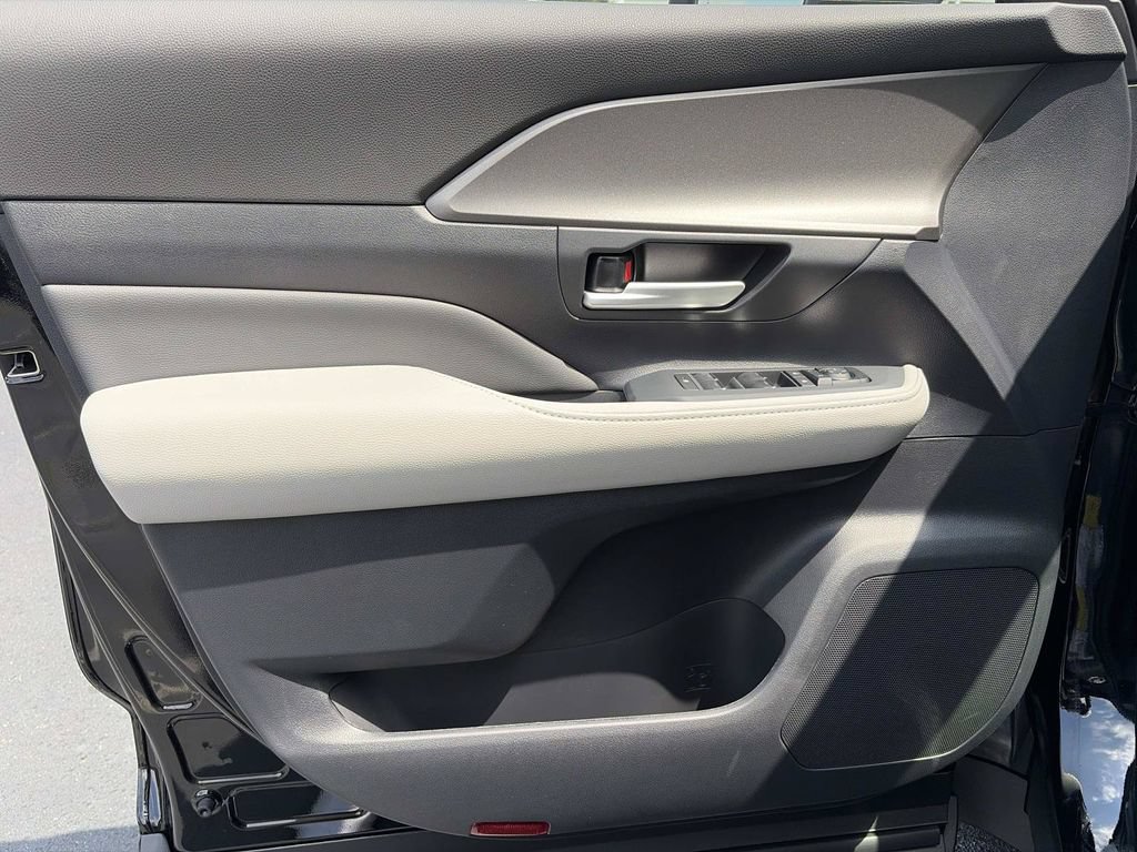 New 2026 Toyota Grand Highlander FWD image 26