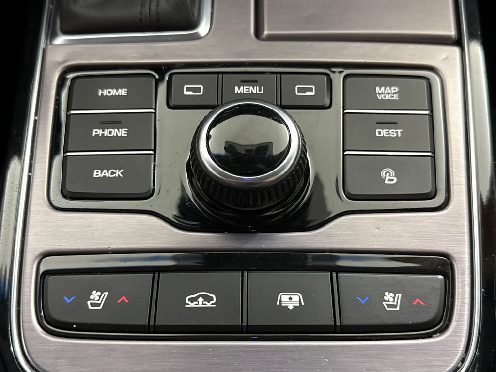 Used 2016 Hyundai Equus Signature RWD image 20