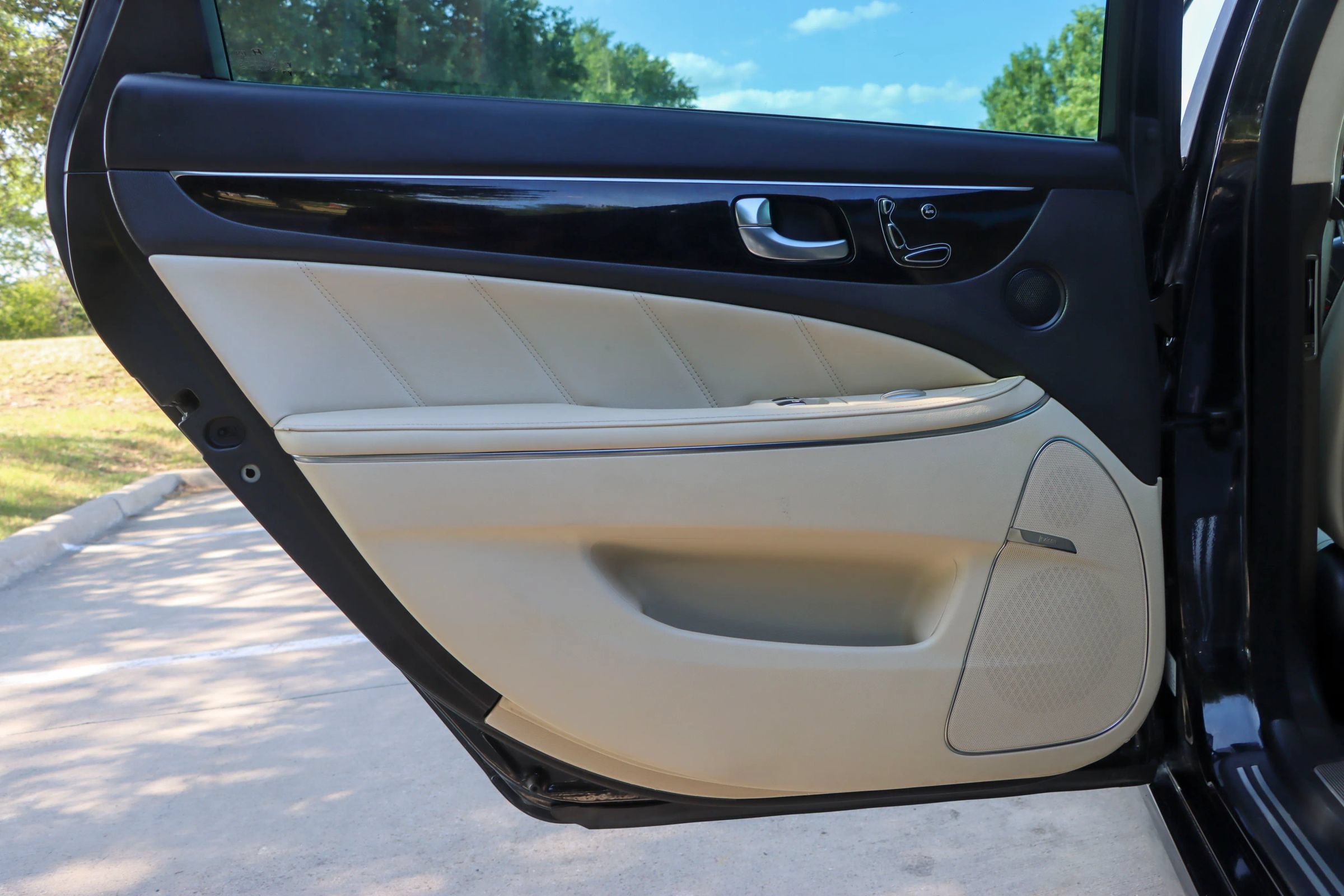 Used 2016 Hyundai Equus Ultimate RWD image 12