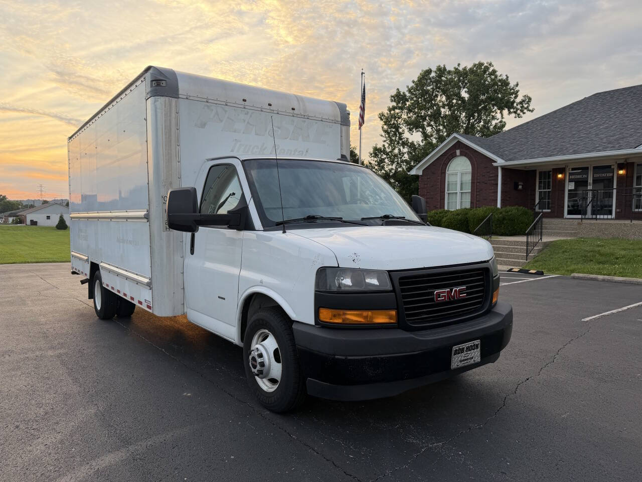 Used 2018 GMC Savana 3500 Extended w/ Driver Convenience Package RWD image 8
