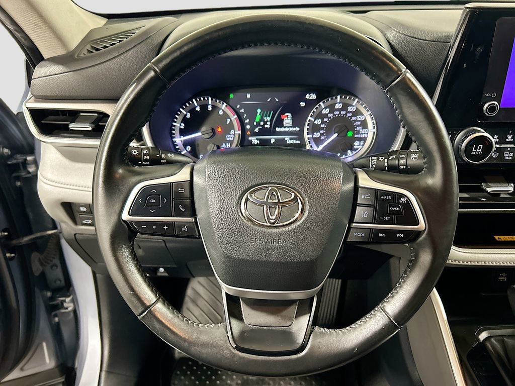 Used 2023 Toyota Highlander XLE AWD/4WD image 9