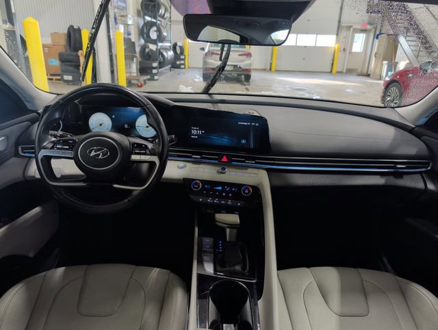 Used 2023 Hyundai Elantra Limited image 5