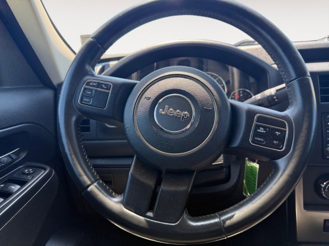 Used 2012 Jeep Liberty Sport AWD/4WD image 8