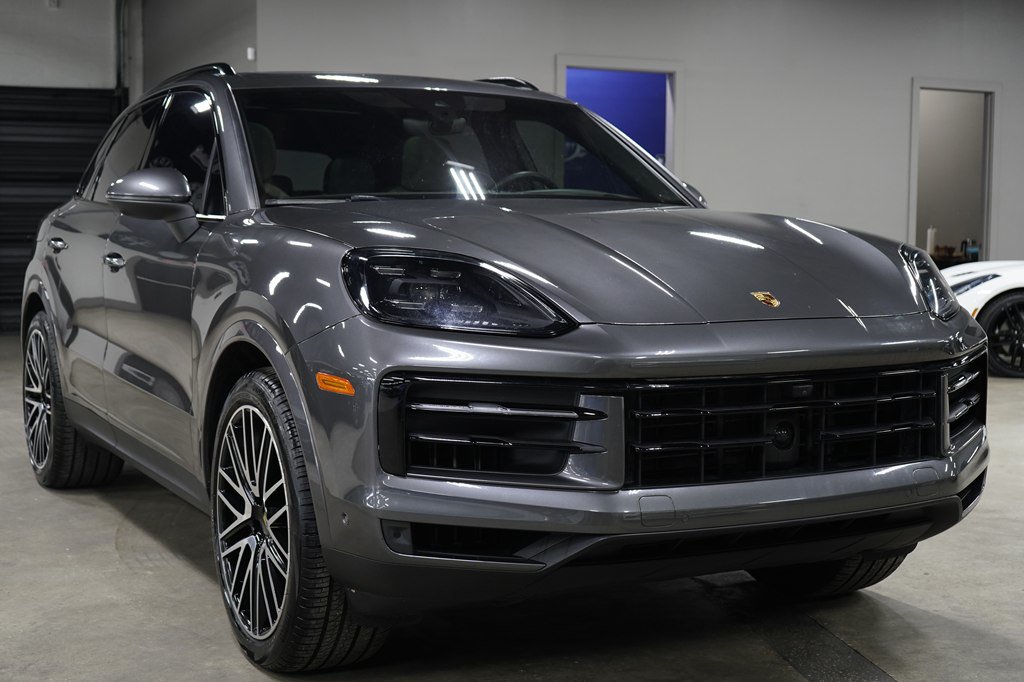 Used 2024 Porsche Cayenne AWD/4WD image 7