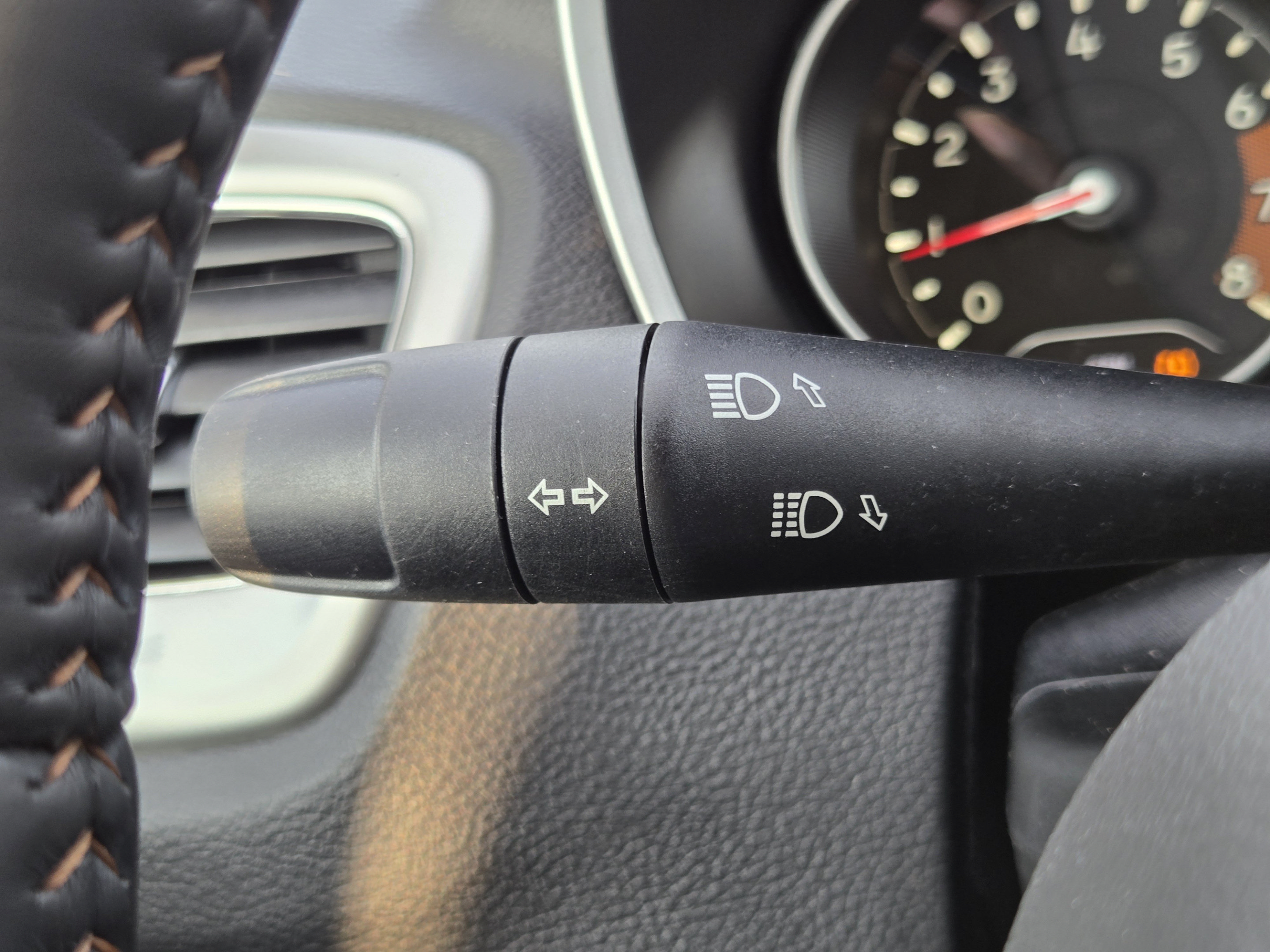 Used 2018 Jeep Compass Latitude FWD image 18