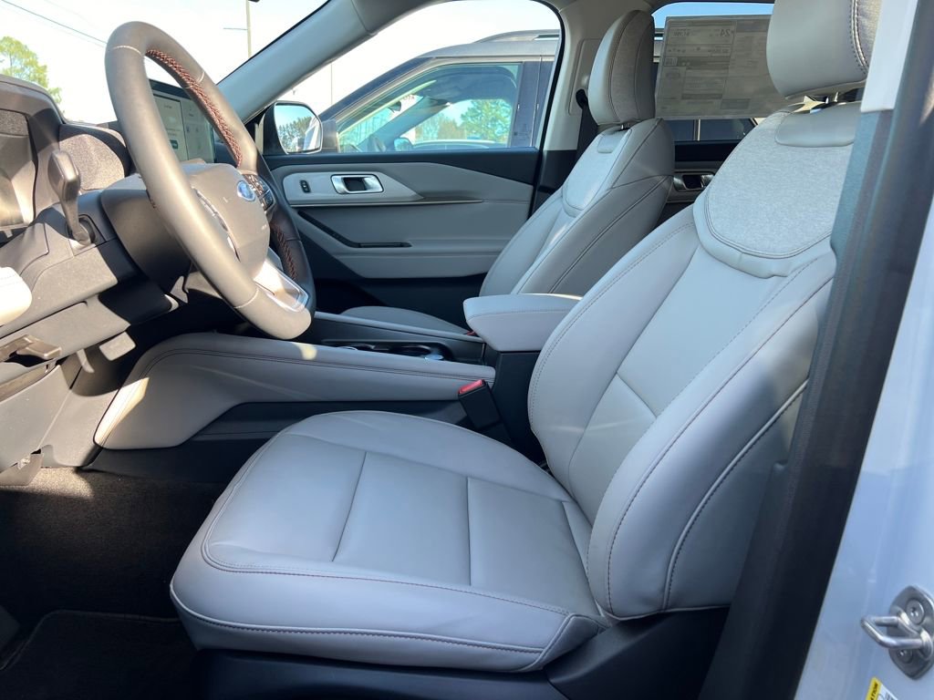 New 2026 Ford Explorer Active image 7