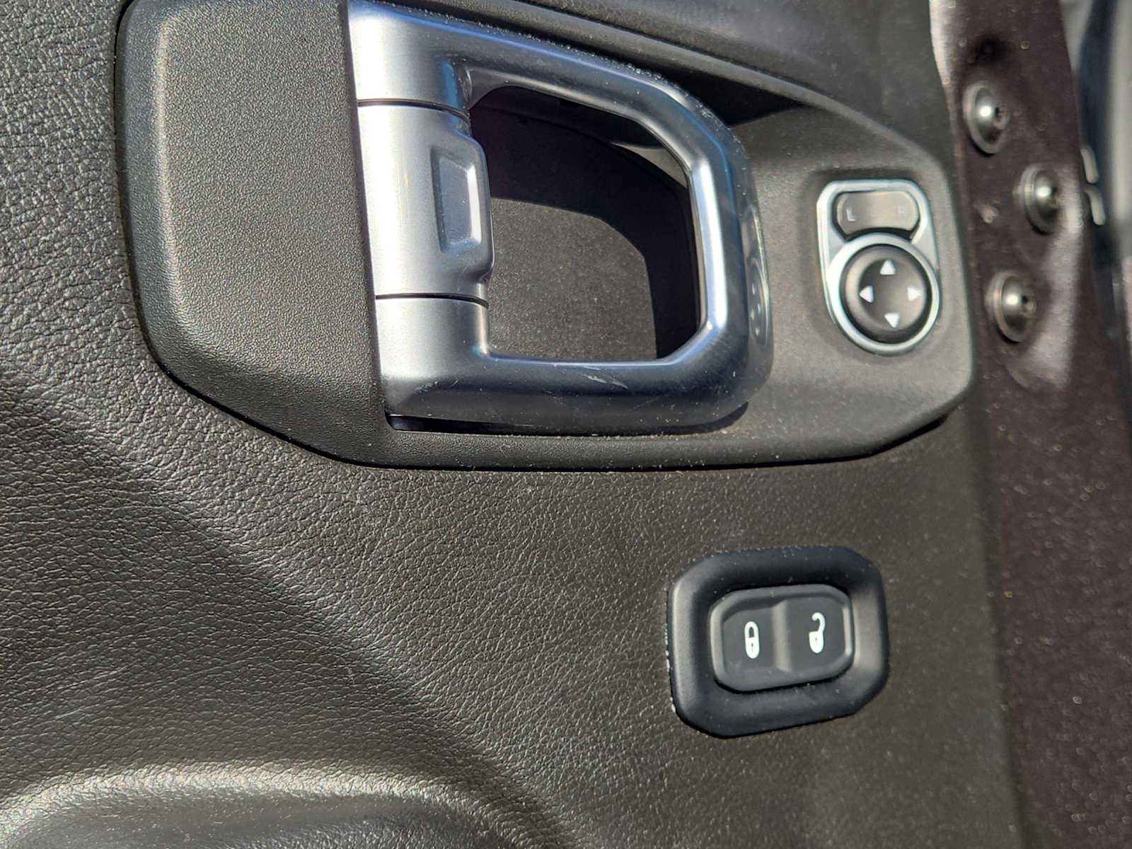 Used 2024 Jeep Wrangler Unlimited Rubicon AWD/4WD image 21