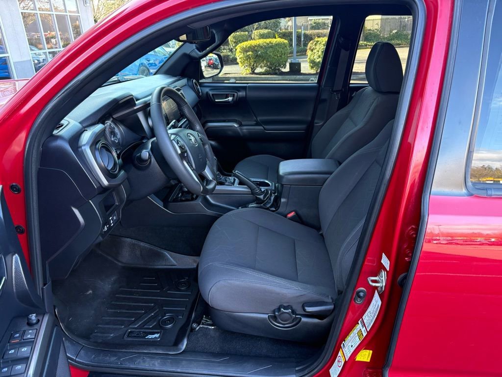 Used 2019 Toyota Tacoma TRD Off-Road w/ Technology Package image 12