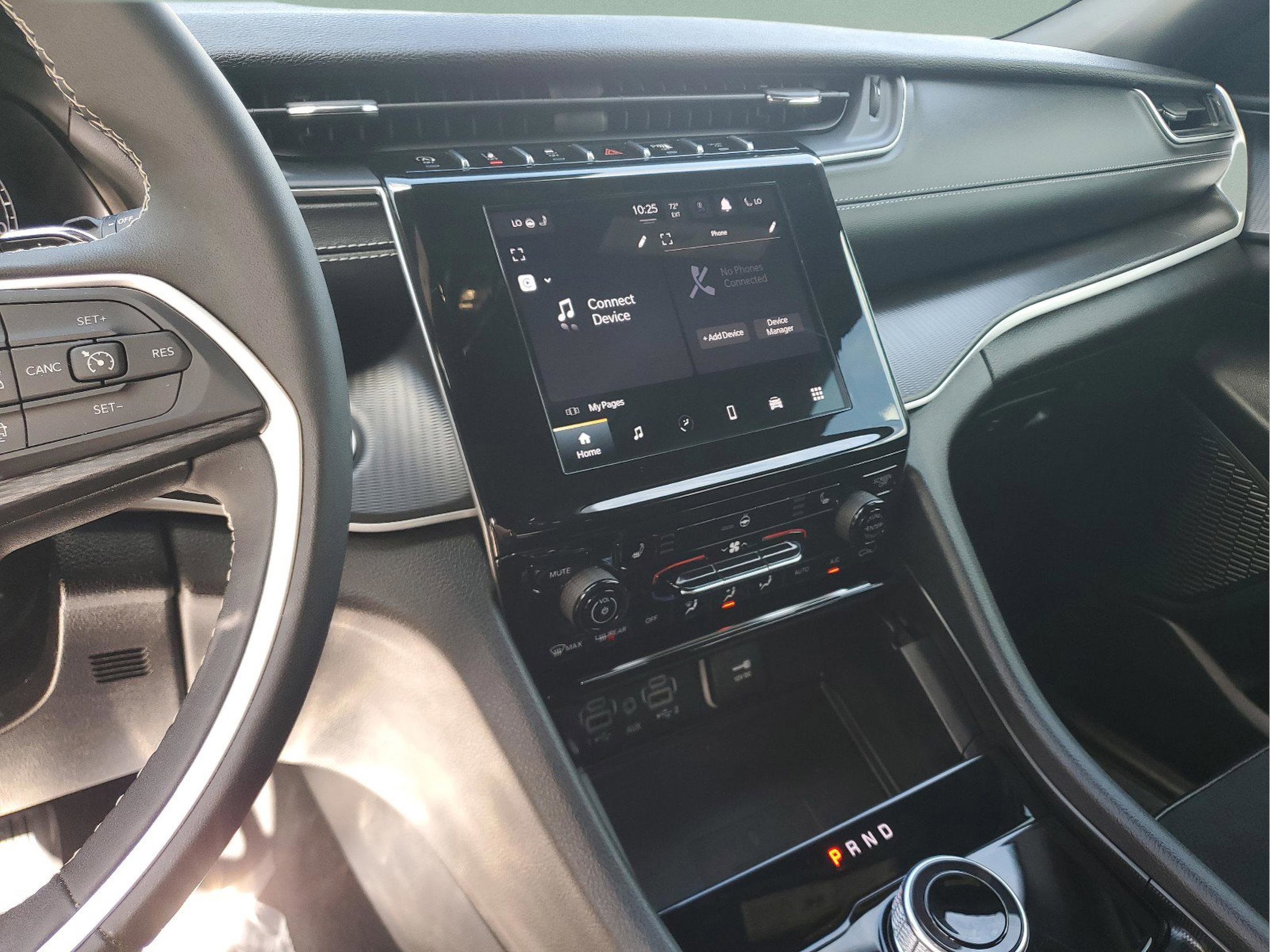 Certified 2024 Jeep Grand Cherokee Altitude image 28