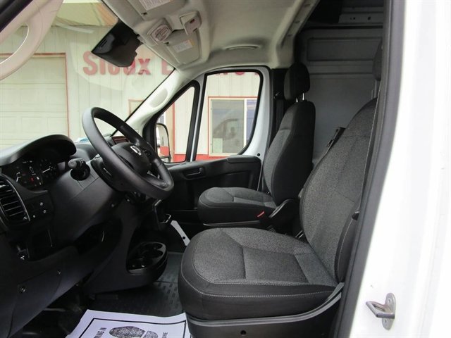 Used 2025 RAM ProMaster 2500 w/ Convenience Group image 11