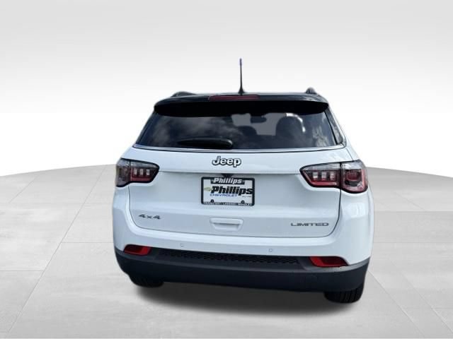 Used 2025 Jeep Compass Limited w/ Sun & Sound Group AWD/4WD image 11