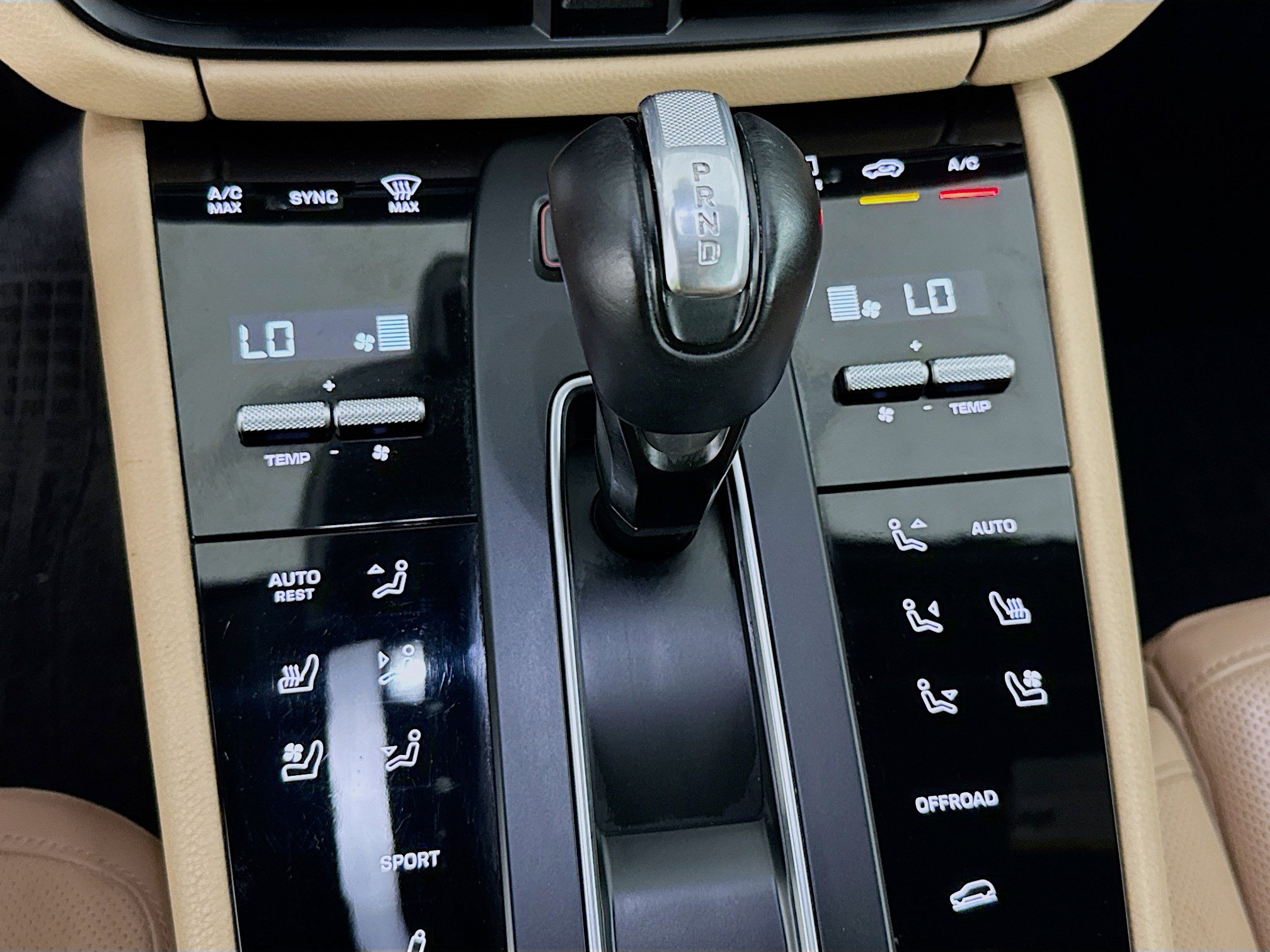 Used 2023 Porsche Macan AWD/4WD image 18