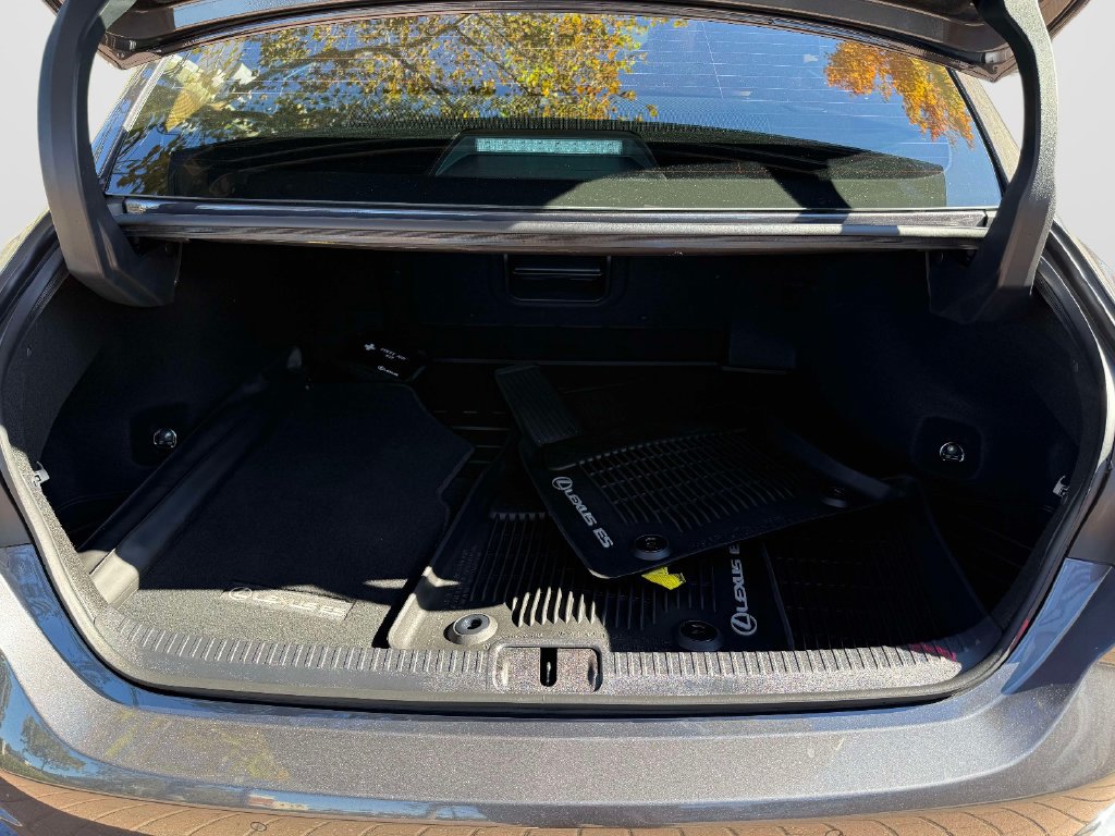 Used 2025 Lexus ES 350 w/ Premium Package FWD image 9