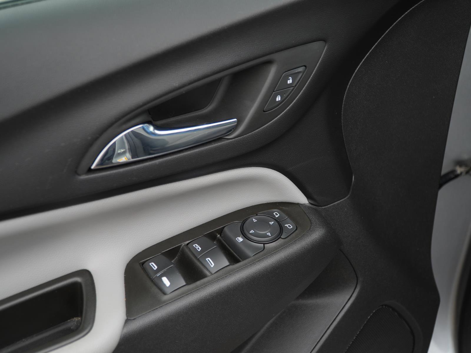 Used 2023 Chevrolet Equinox LS FWD image 12