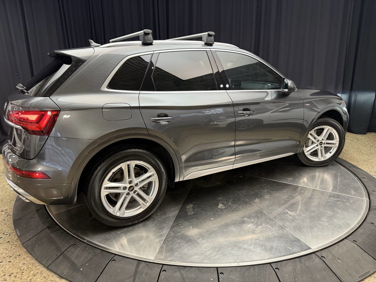 Used 2024 Audi Q5 e Premium w/ Convenience Package image 10
