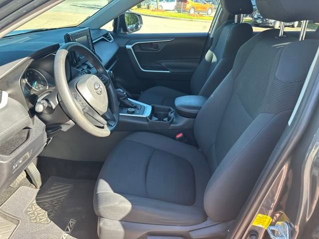 Used 2019 Toyota RAV4 LE w/ Carpet Mat Package image 9