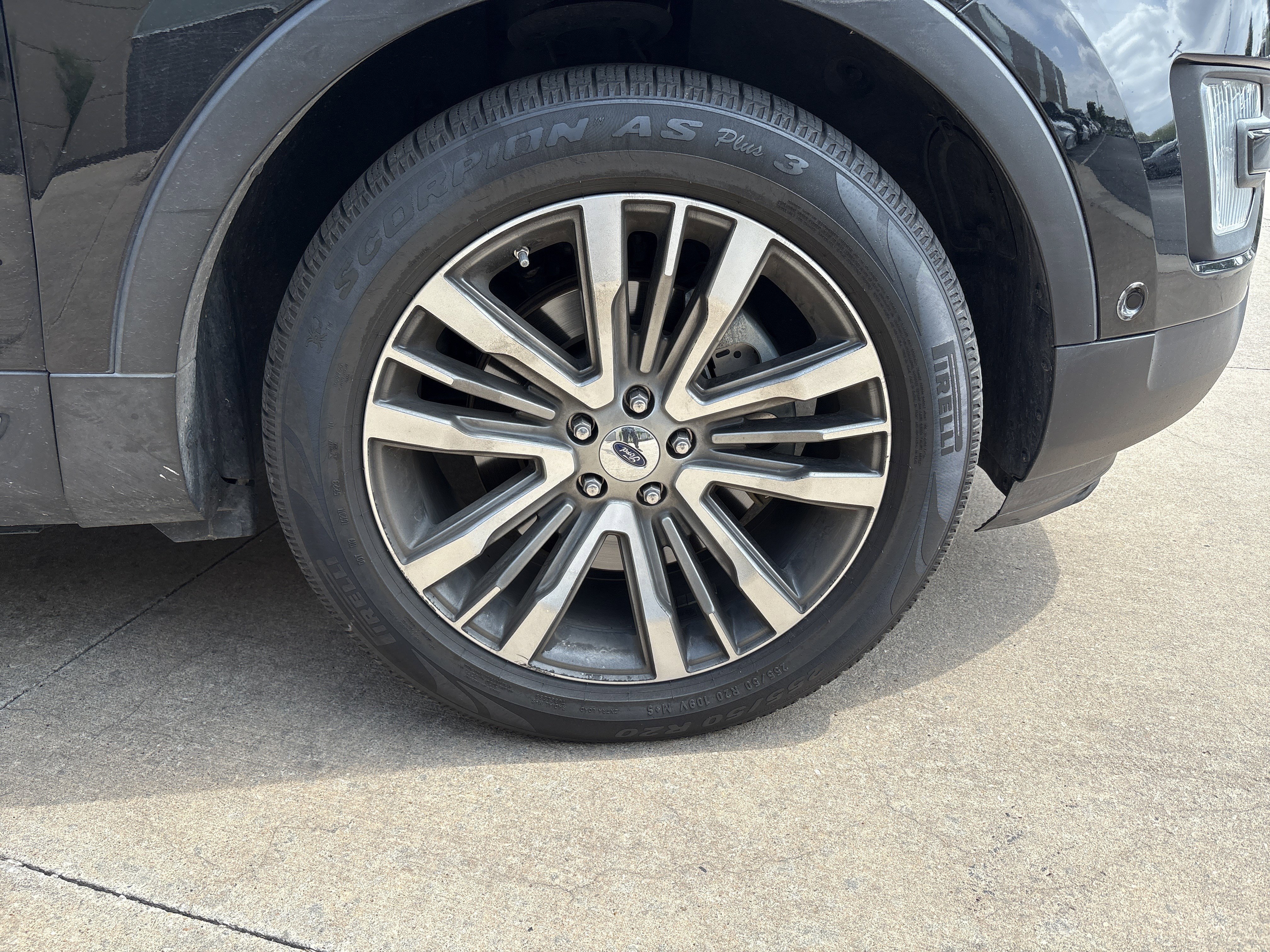 Used 2017 Ford Explorer Platinum image 13