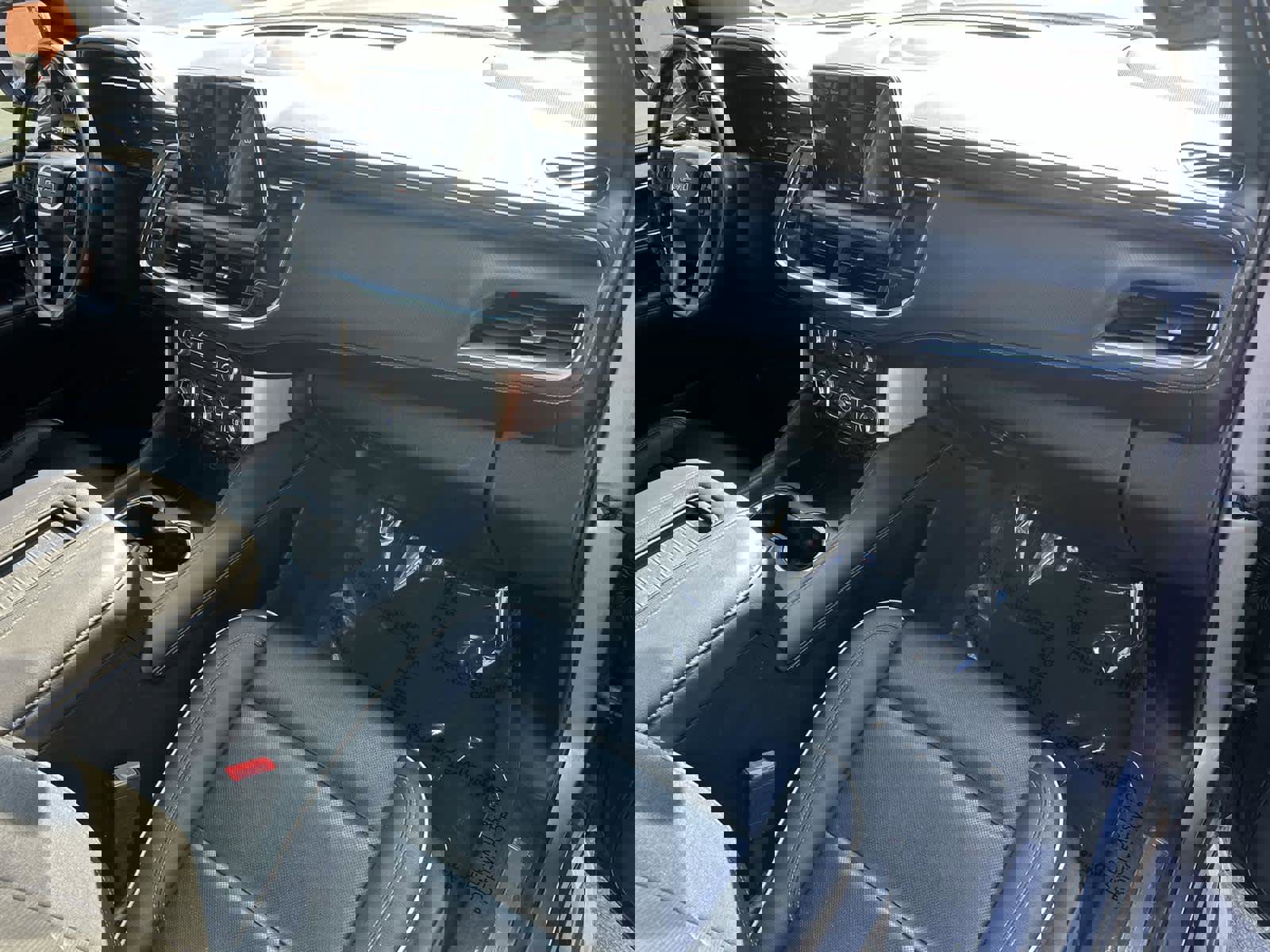 Used 2022 GMC Yukon XL SLT w/ SLT Luxury Package image 12