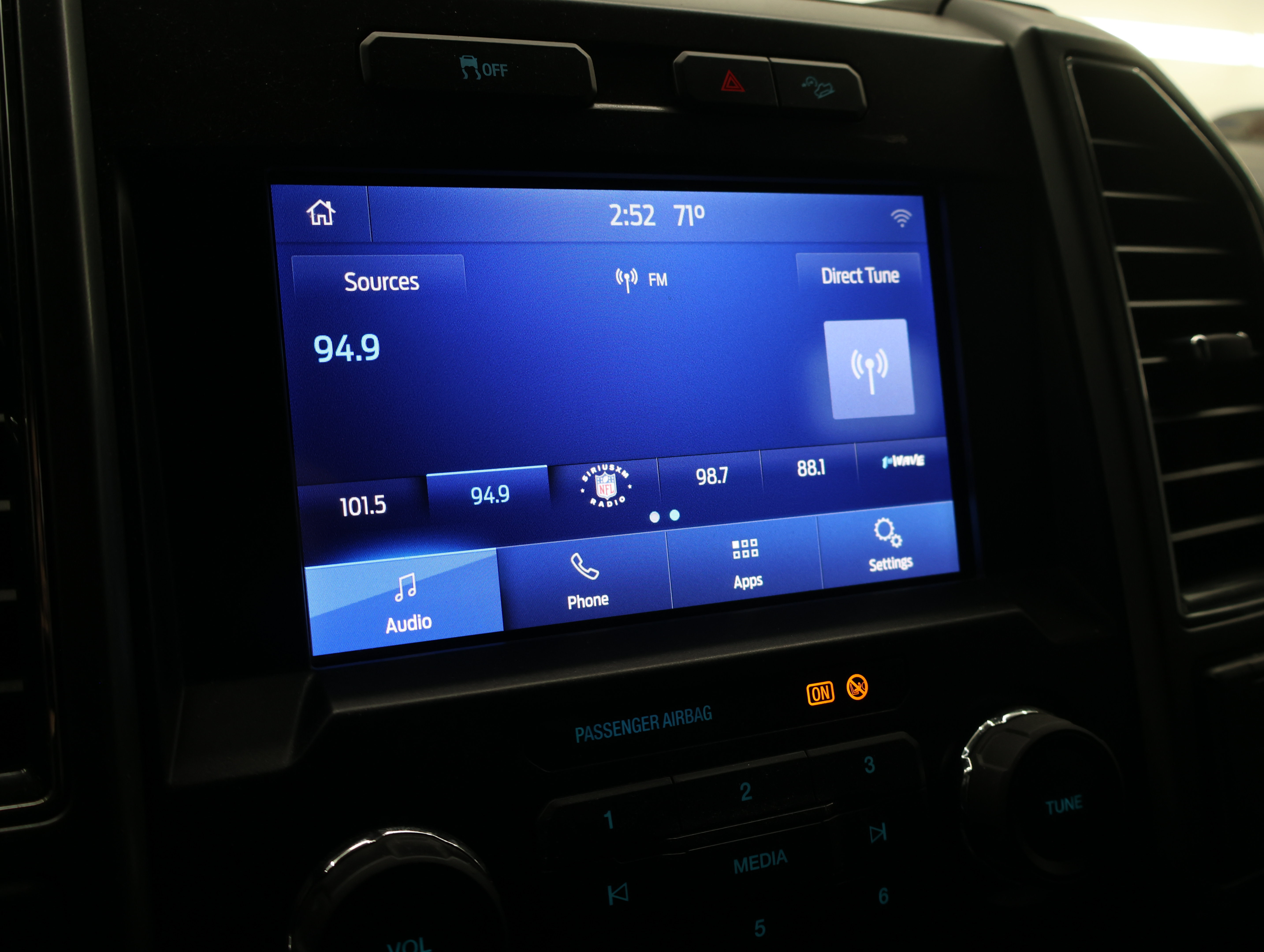 Used 2021 Ford F250 XLT w/ XLT Premium Package AWD/4WD image 11
