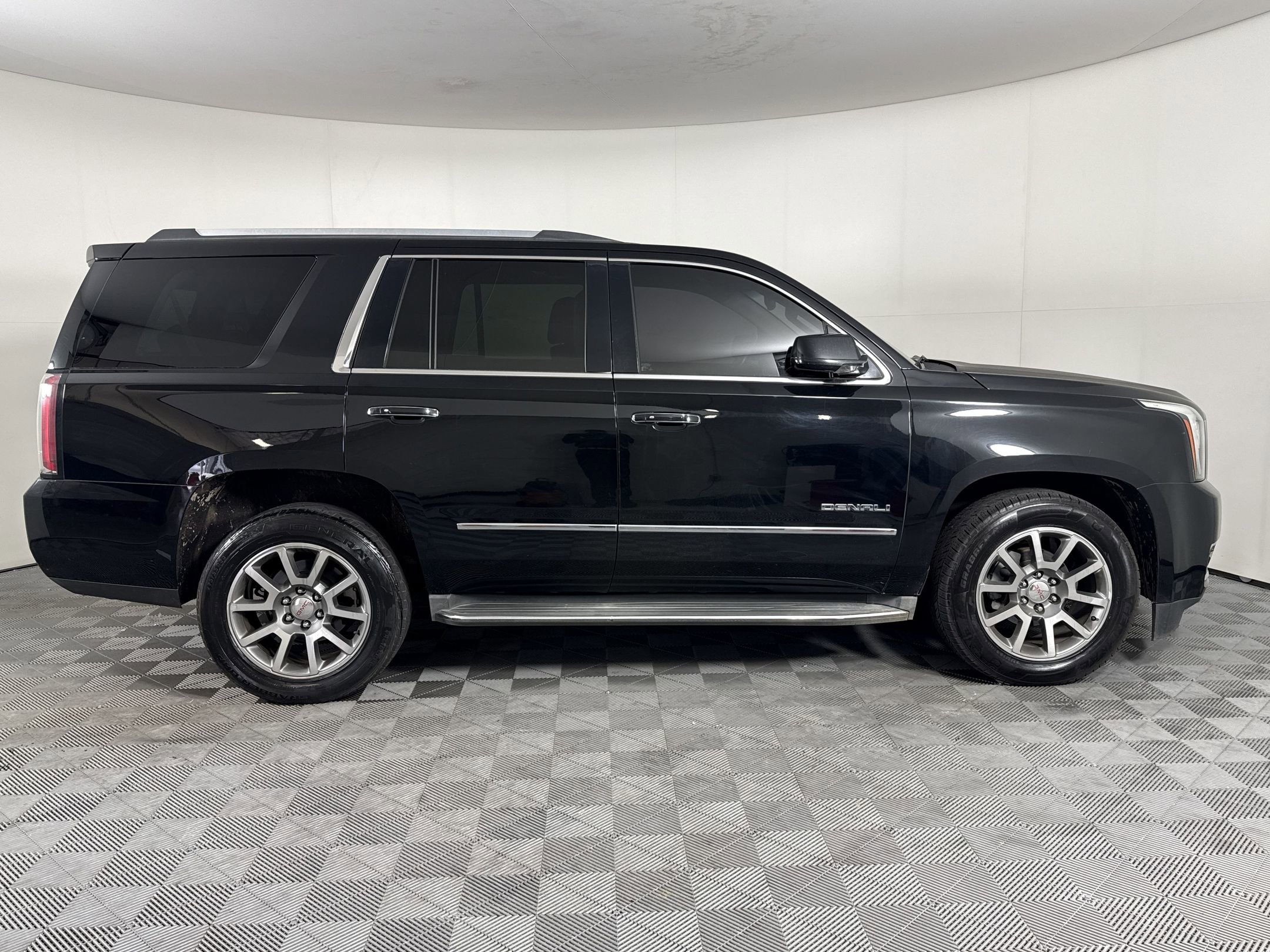 Used 2015 GMC Yukon Denali w/ Open Road Package RWD image 8