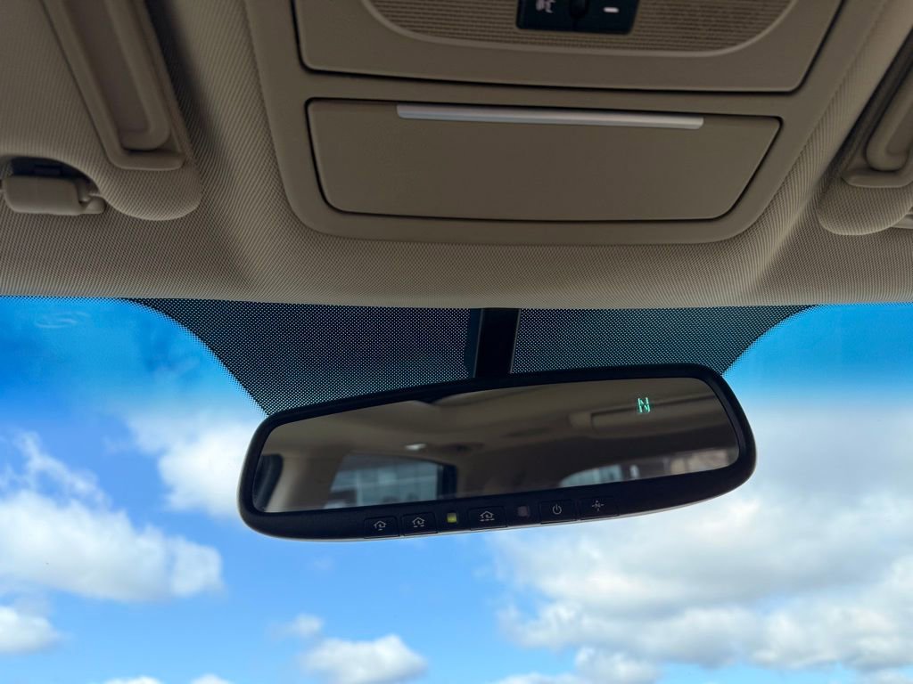 Used 2012 Hyundai Veracruz Limited w/ Entertainment Pkg image 24