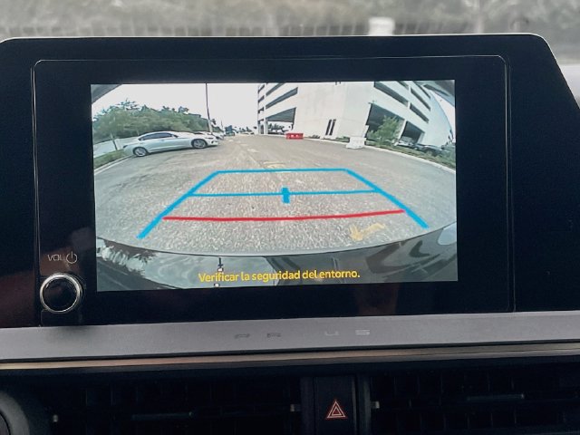 Used 2025 Toyota Prius XLE FWD image 22