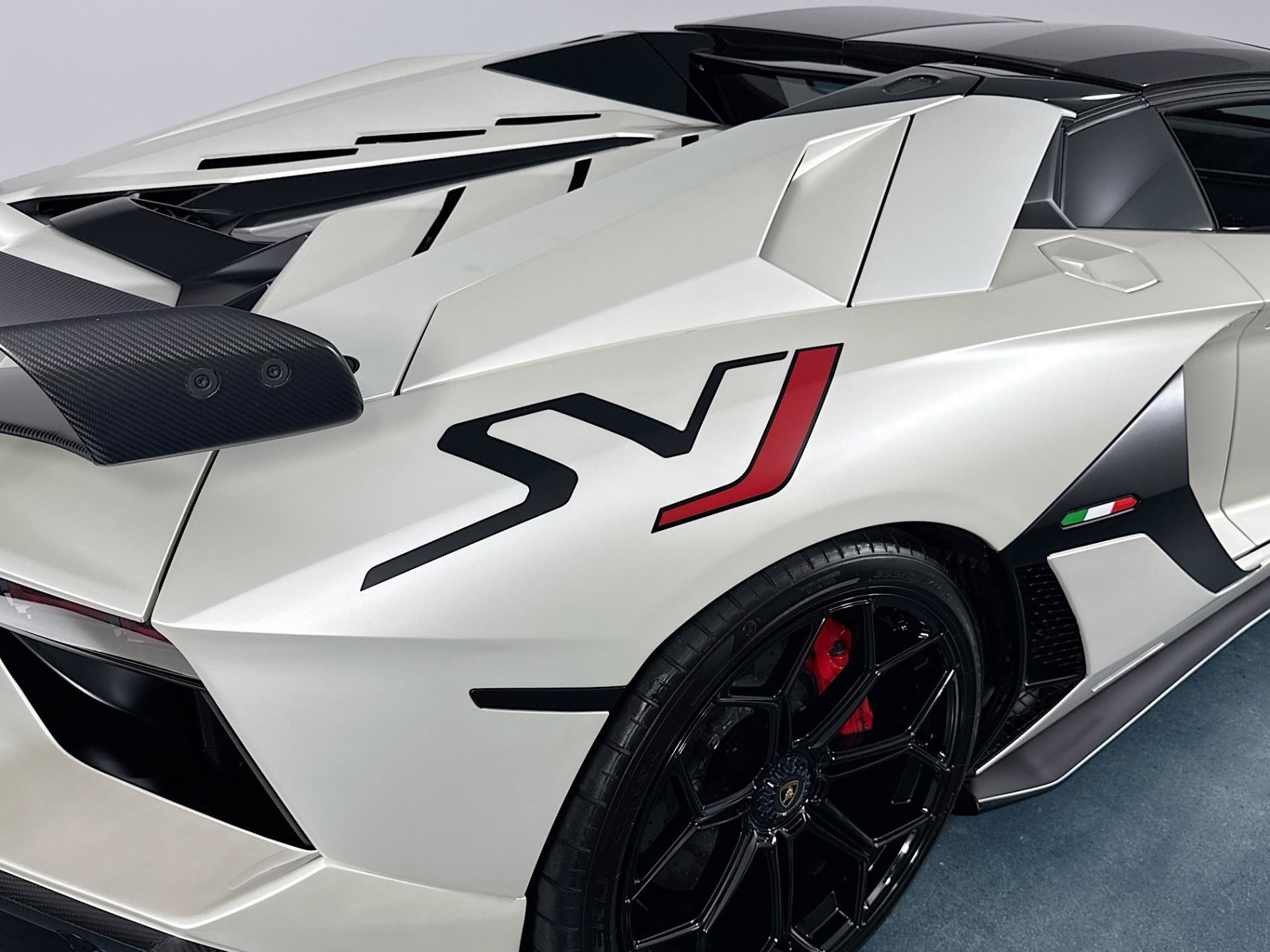 Used 2020 Lamborghini Aventador SVJ AWD/4WD image 62