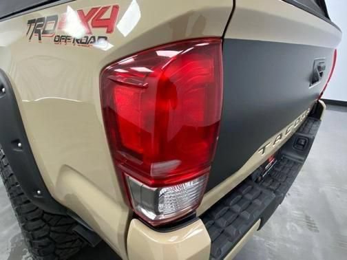 Used 2017 Toyota Tacoma TRD Off-Road w/ Tow Package AWD/4WD image 14