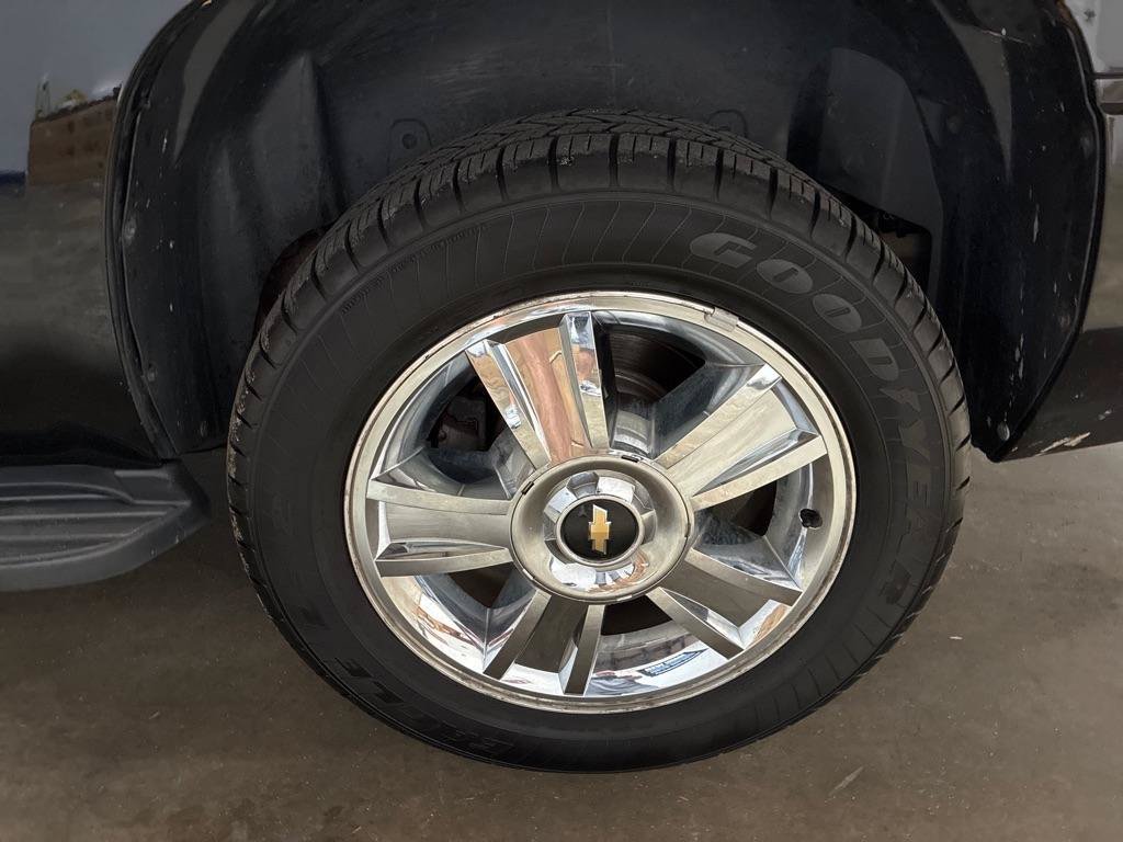 Used 2010 Chevrolet Tahoe LTZ AWD/4WD image 12