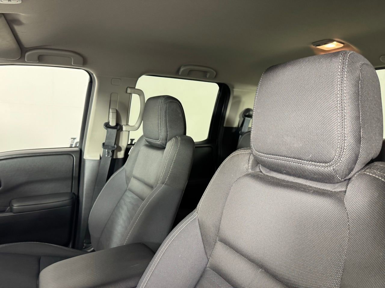 Used 2024 Nissan Frontier SV image 11