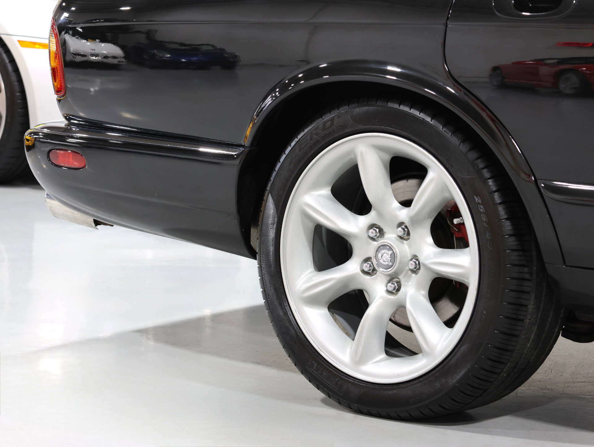 Used 1998 Jaguar XJ8 RWD image 37