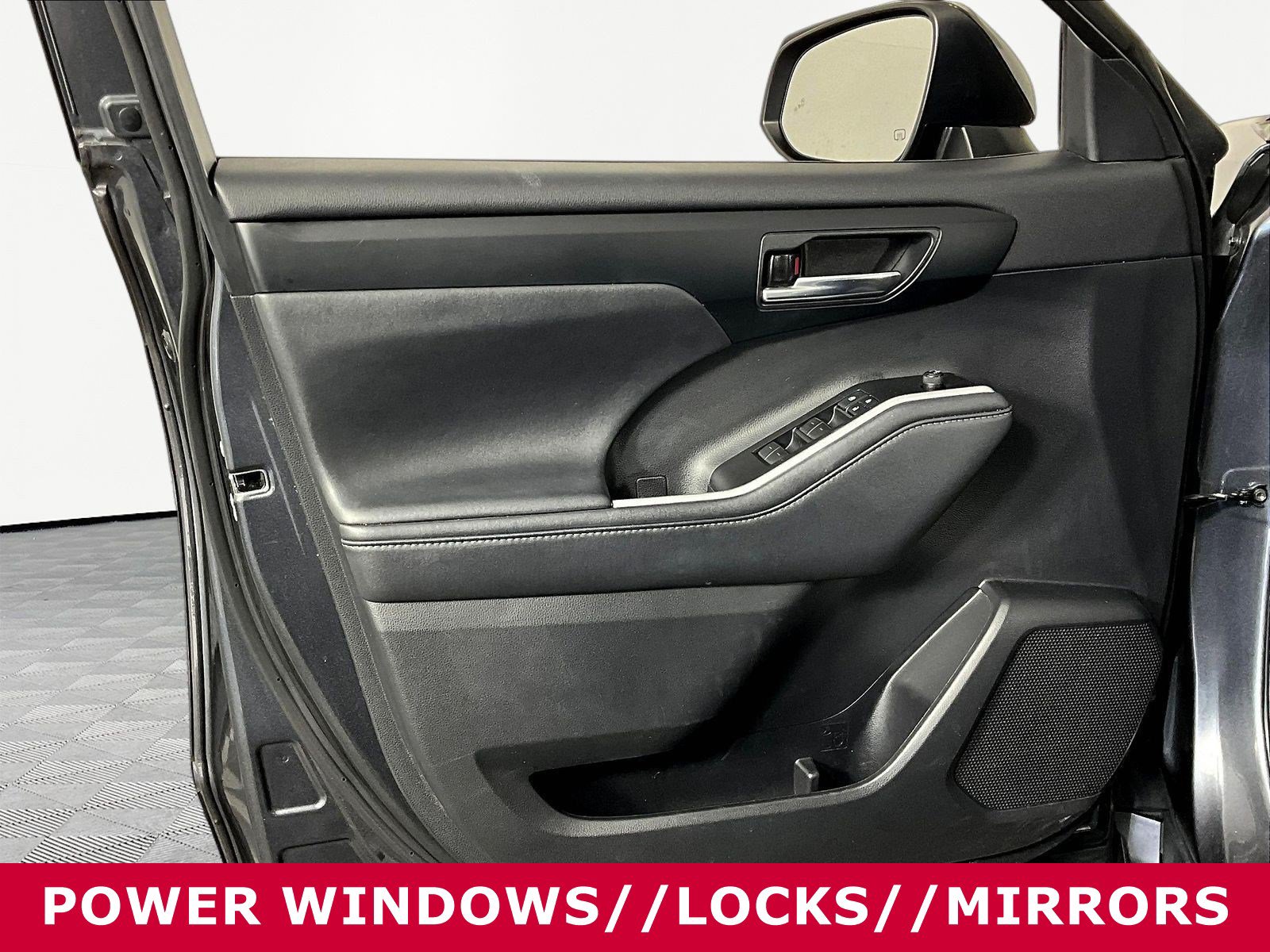 Used 2021 Toyota Highlander XSE AWD/4WD image 19