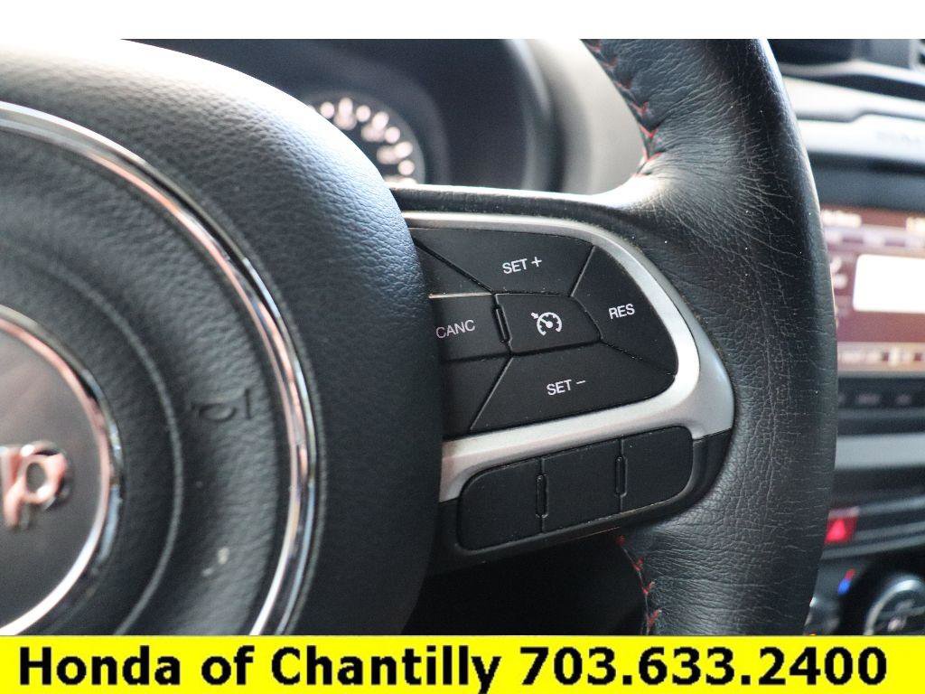 Used 2016 Jeep Renegade Trailhawk w/ Premium Trailhawk Package image 13