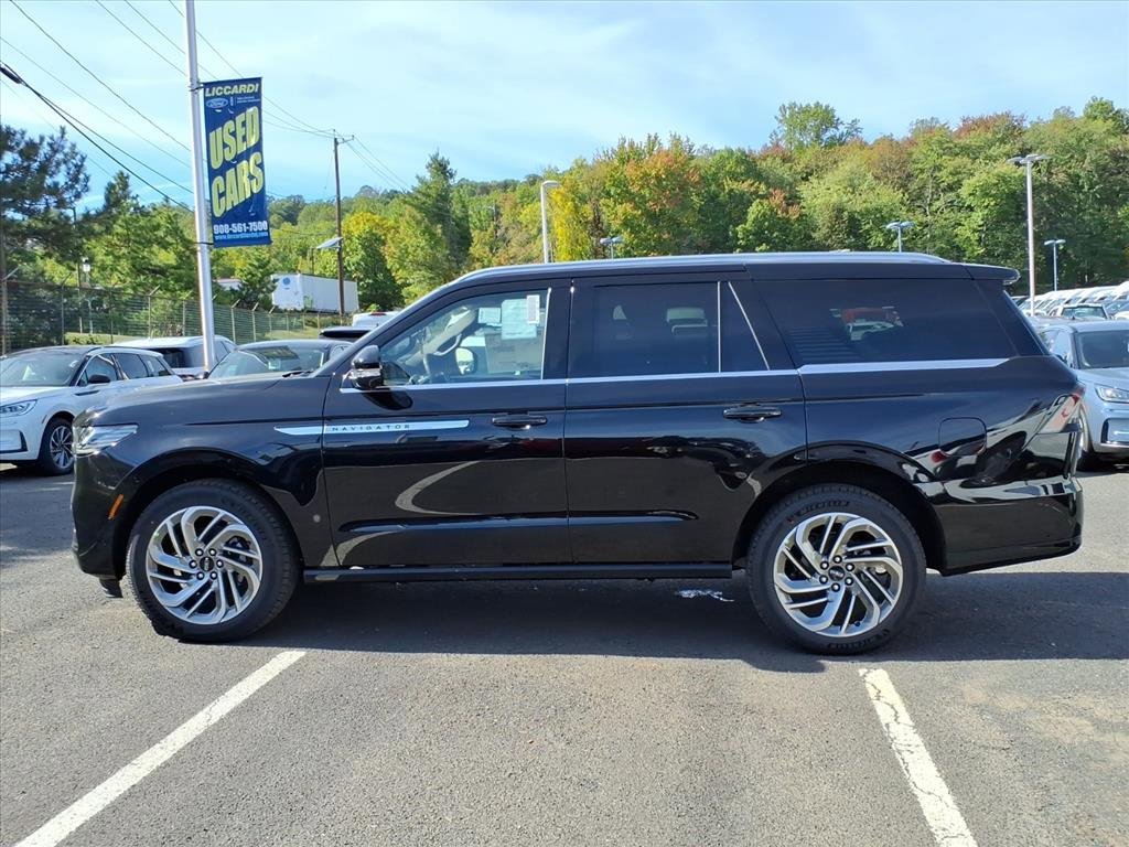 New 2025 Lincoln Navigator Reserve image 4