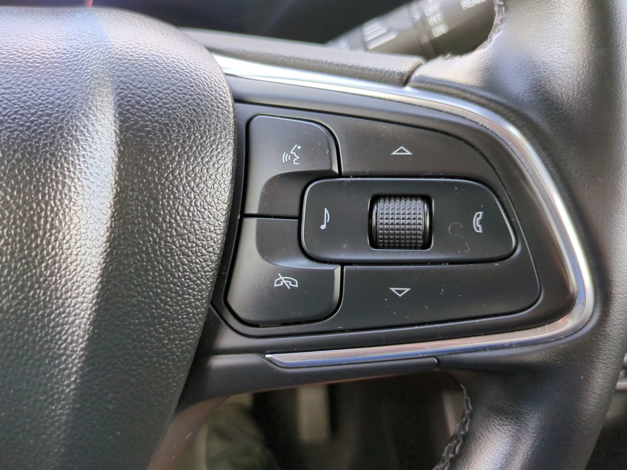 Certified 2025 Buick Encore GX Sport Touring w/ Comfort Package FWD image 25