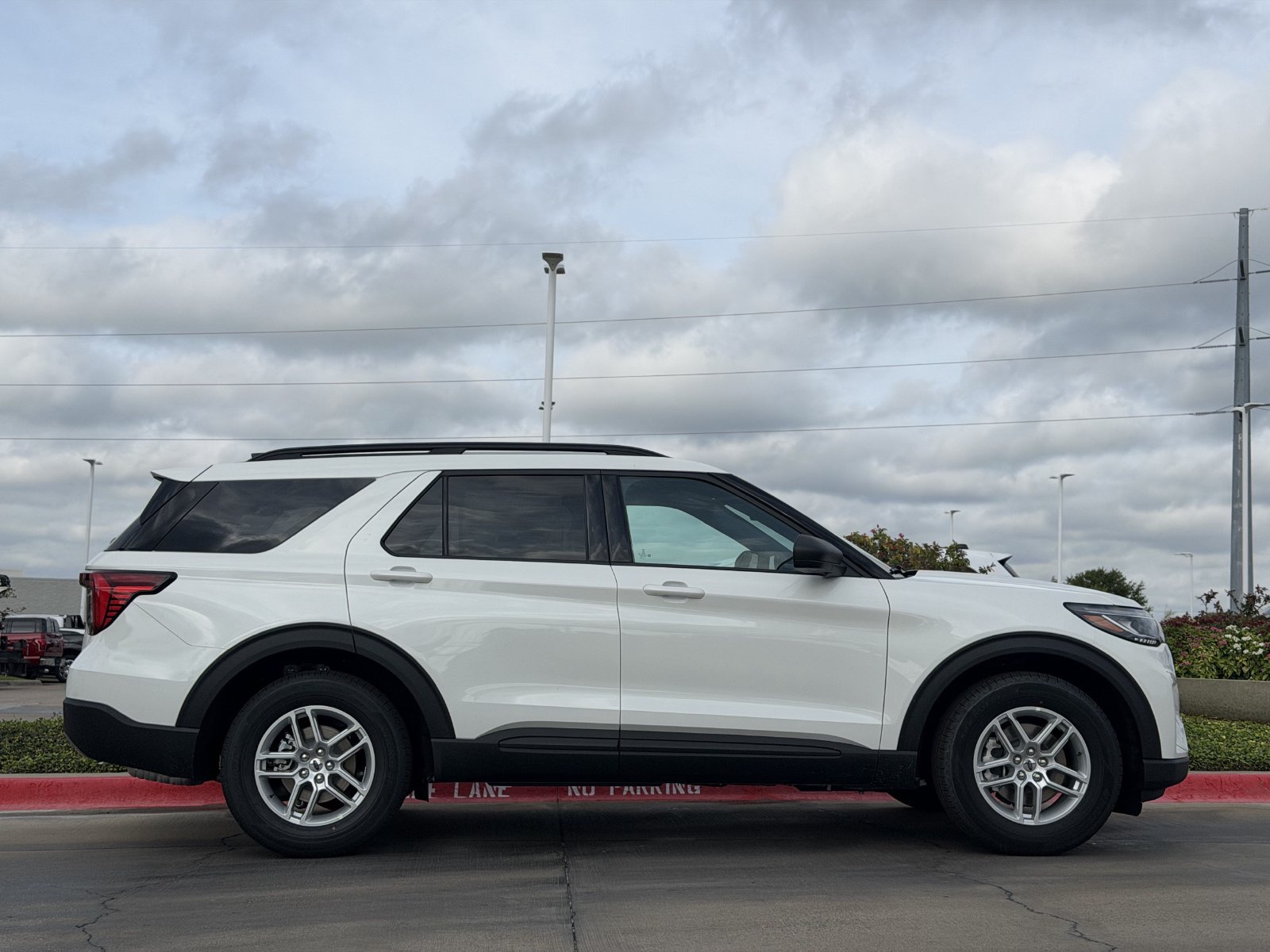 New 2027 Ford Explorer Active w/ Active Comfort Package RWD image 3